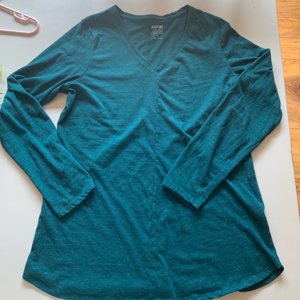 Women’s V-Neck Tunic Top